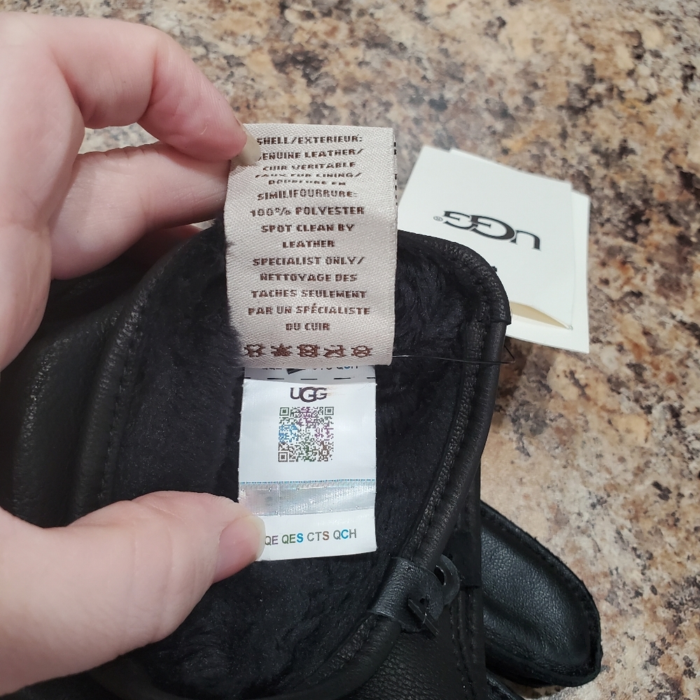 UGG Faux Fur Lined Wrangell Smart‎ Glove - Picture 8 of 10